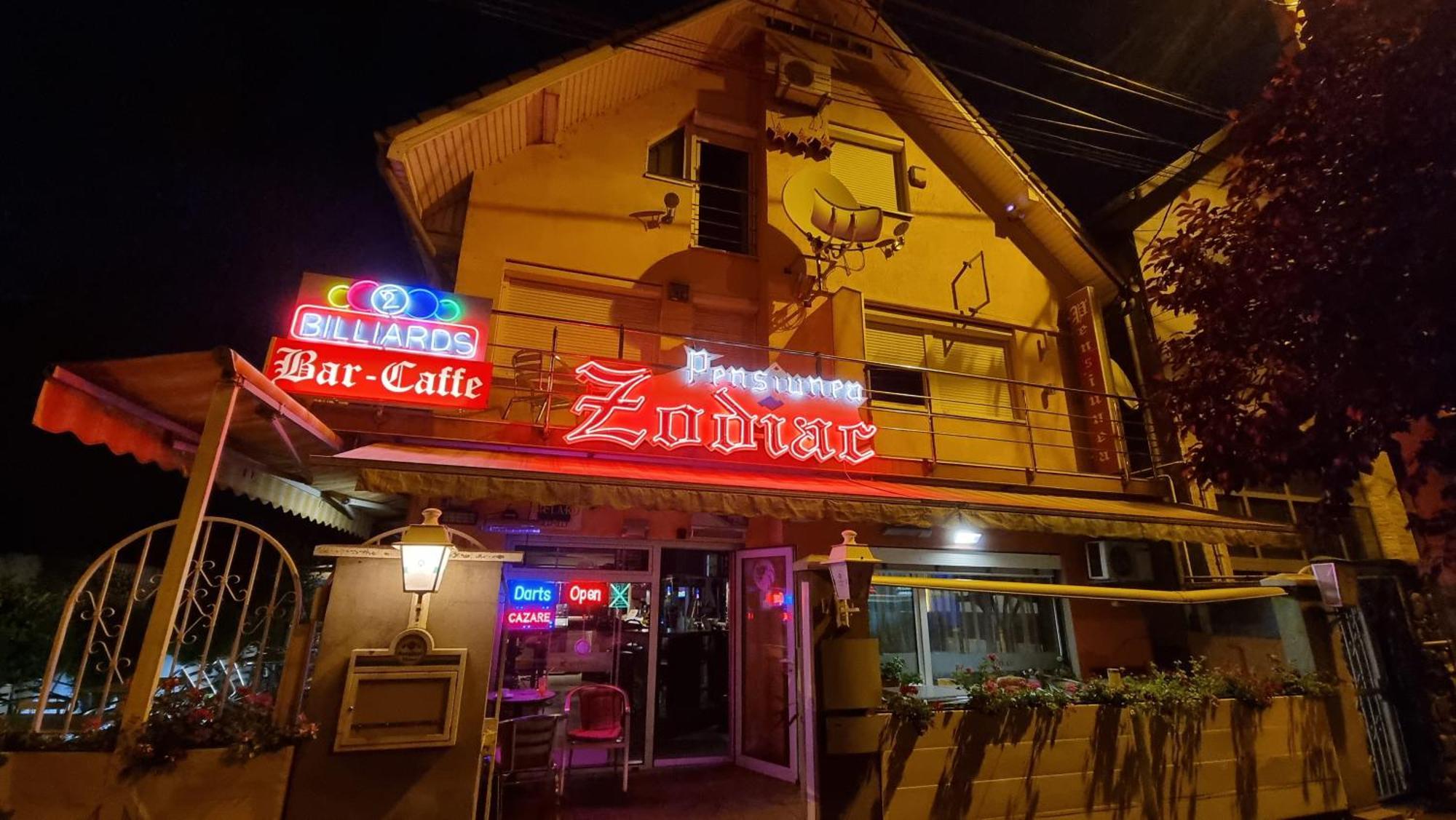 Pensiunea Zodiac ทิมิชัวรา ภายนอก รูปภาพ